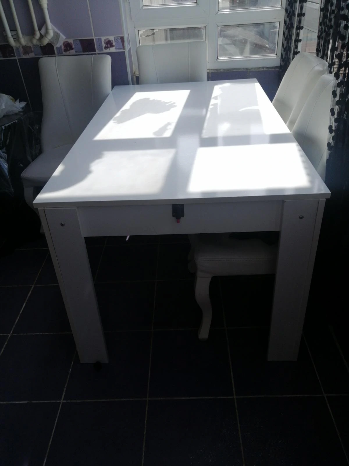 Şık mutfak masası ve sandalyeleri beyaz lake FİYATI: 1500 TL
